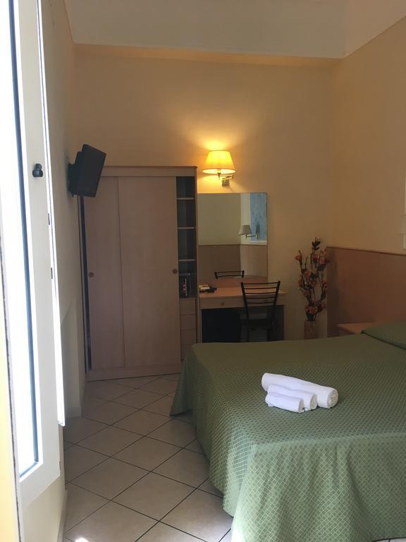Hotel Bahia Βιαρέτζιο Δωμάτιο φωτογραφία