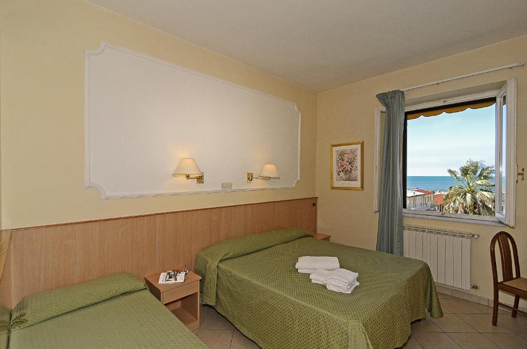 Hotel Bahia Βιαρέτζιο Δωμάτιο φωτογραφία